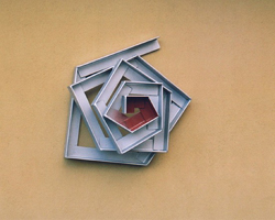 ROSA LINE  1998   45 x 42 x 18cm   Galvanized & painted steel Private collection, UK